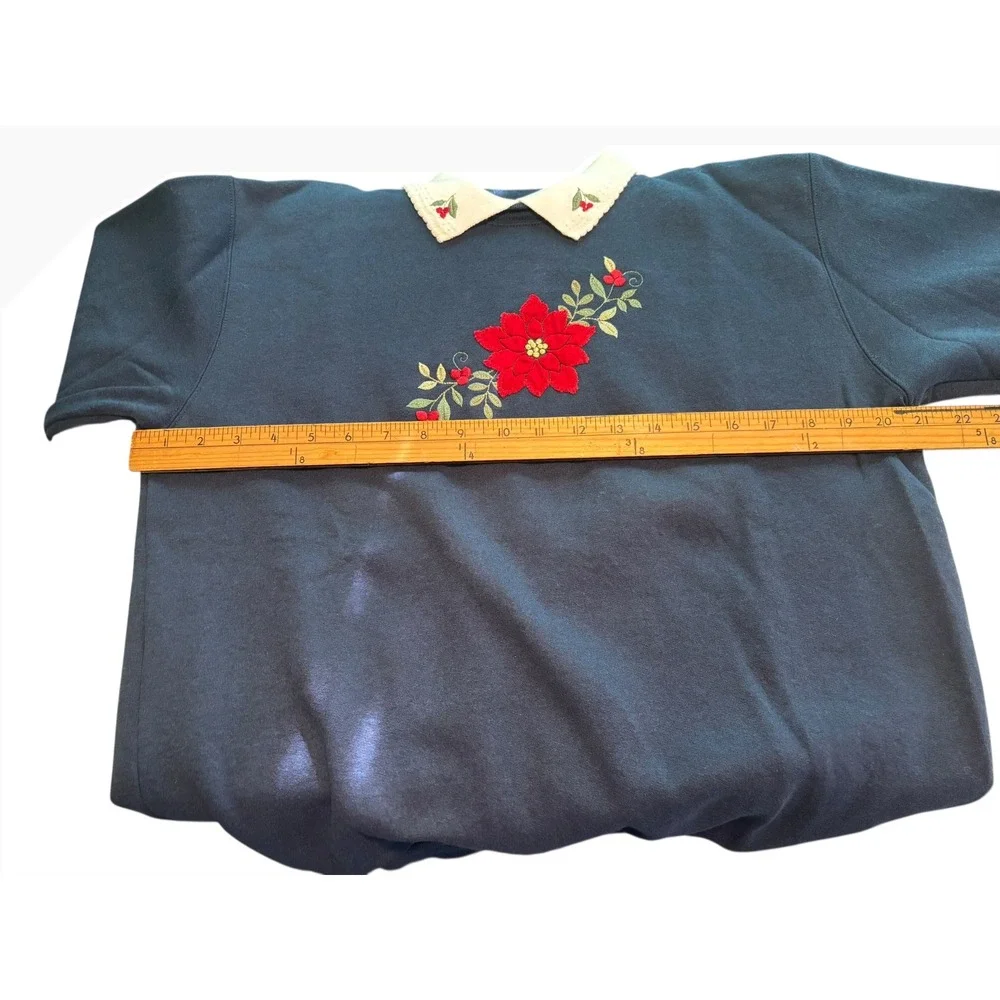 Navy Blue Embroidered‎ Poinsettia Flower Collar Sweatshirt. SZ Medium. Holiday.